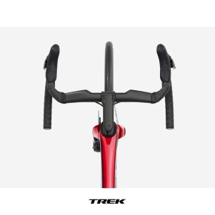 2026 TREK MADONE SL 7 Gloss Fury Red/Matte Deep Smoke | Състезателен шосеен карбонов велосипед