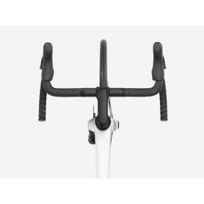2026 TREK MADONE SL 5 Gloss Crystal White/Matte Deep Smoke | Състезателен шосеен карбонов велосипед 2026 TREK MADONE SL 5 Gloss Crystal White/Matte Deep Smoke | Състезателен шосеен карбонов велосипед